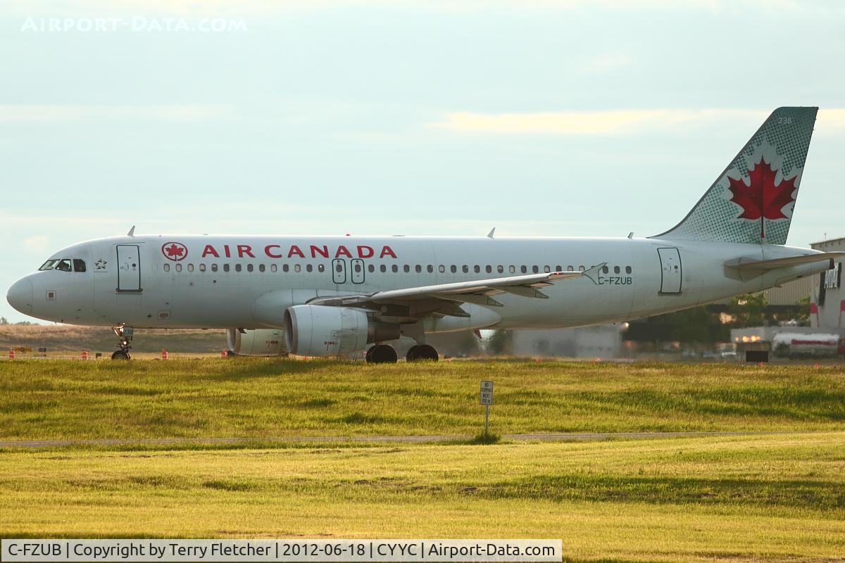 C-FZUB, 2003 Airbus A320-214 C/N 1940, 2003 Airbus A320-214, c/n: 1940 at Calgary