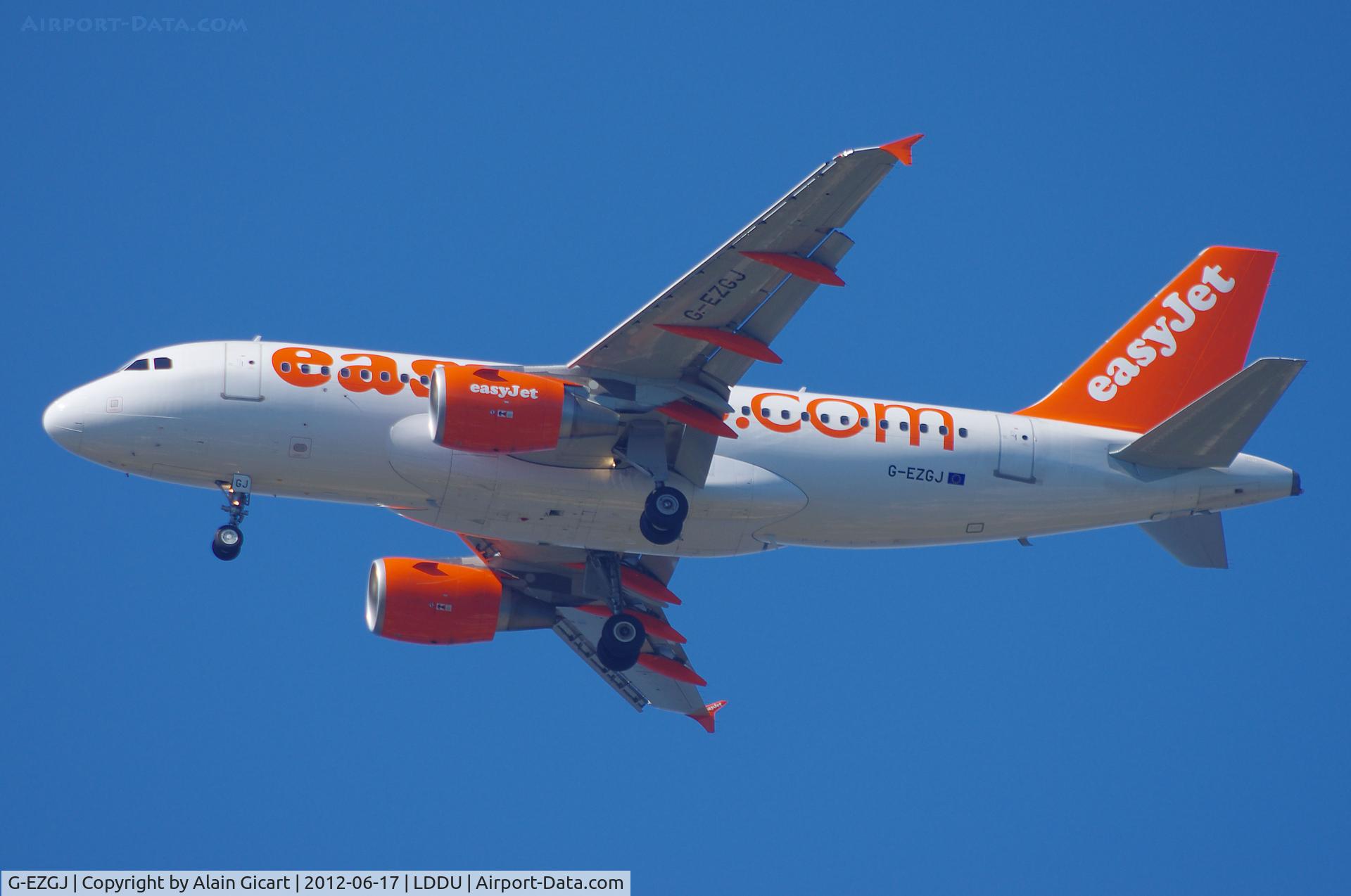 G-EZGJ, 2011 Airbus A319-111 C/N 4705, Approach Dubrovnik airport