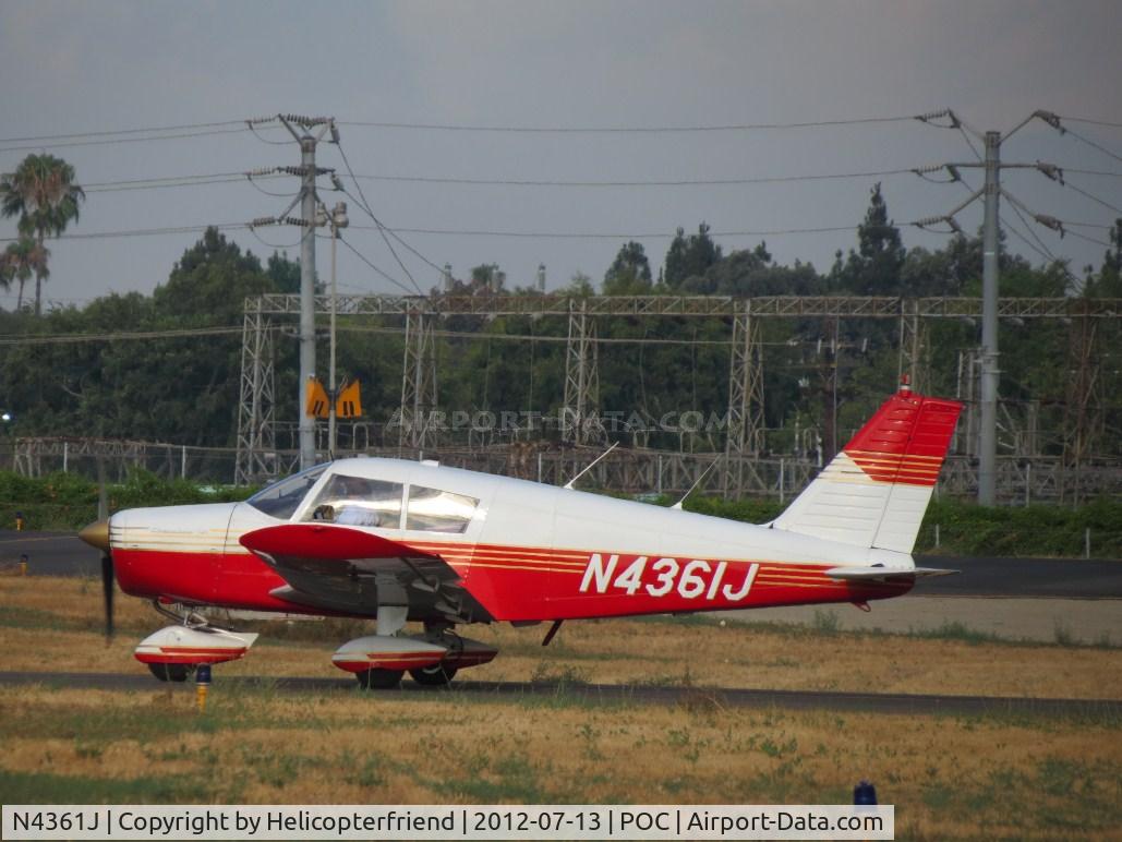 N4361J, 1967 Piper PA-28-140 C/N 28-22739, Taxiing back out to runway after dropping off passenger