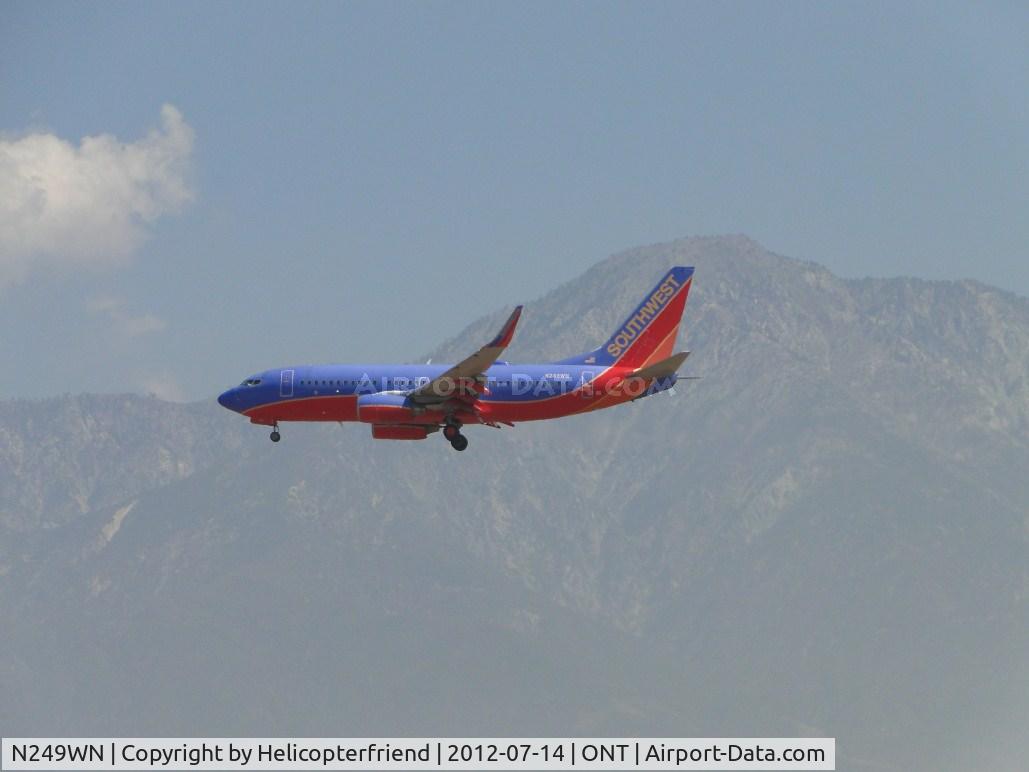 N249WN, 2006 Boeing 737-7H4 C/N 34951, On final for 26R