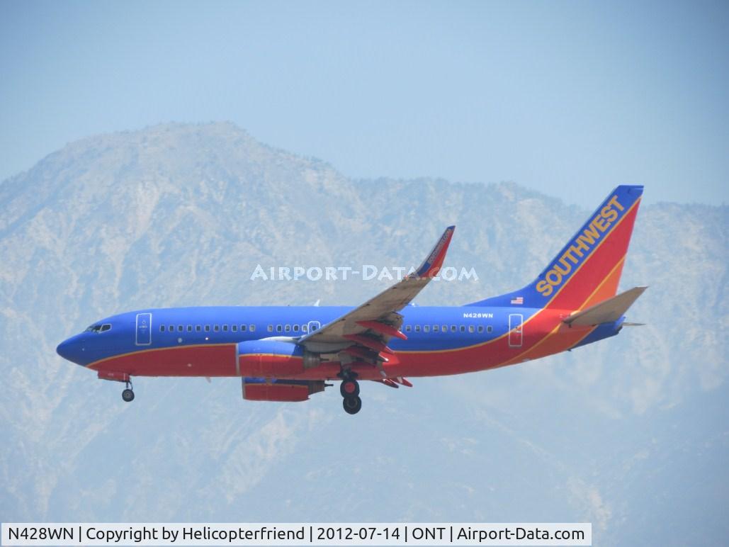 N428WN, 2002 Boeing 737-7H4 C/N 29844, On final 26R