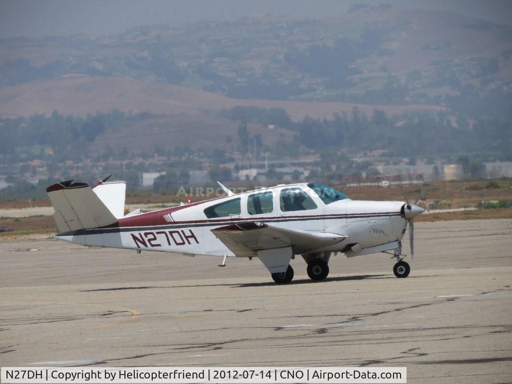 N27DH, 1970 Beech V35B Bonanza C/N D-9149, Taxiing towards the hangers