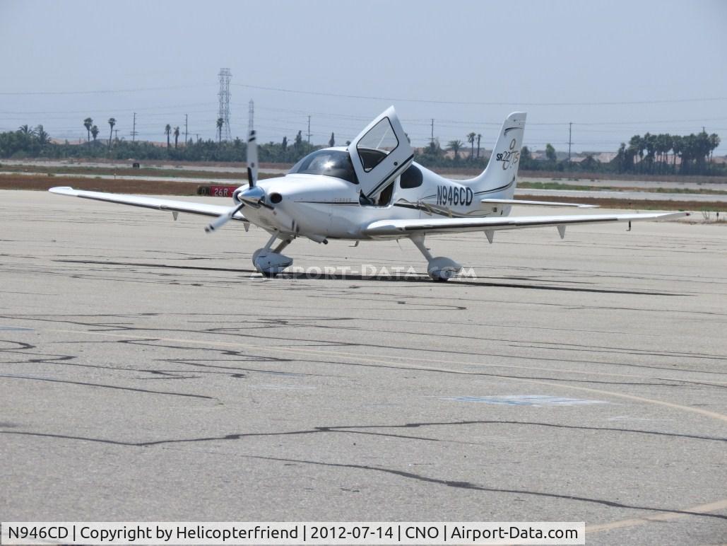 N946CD, 2006 Cirrus SR22 C/N 1839, Temporary stop before taxiing towards the hangers. Hot enough to open the door while taxiing