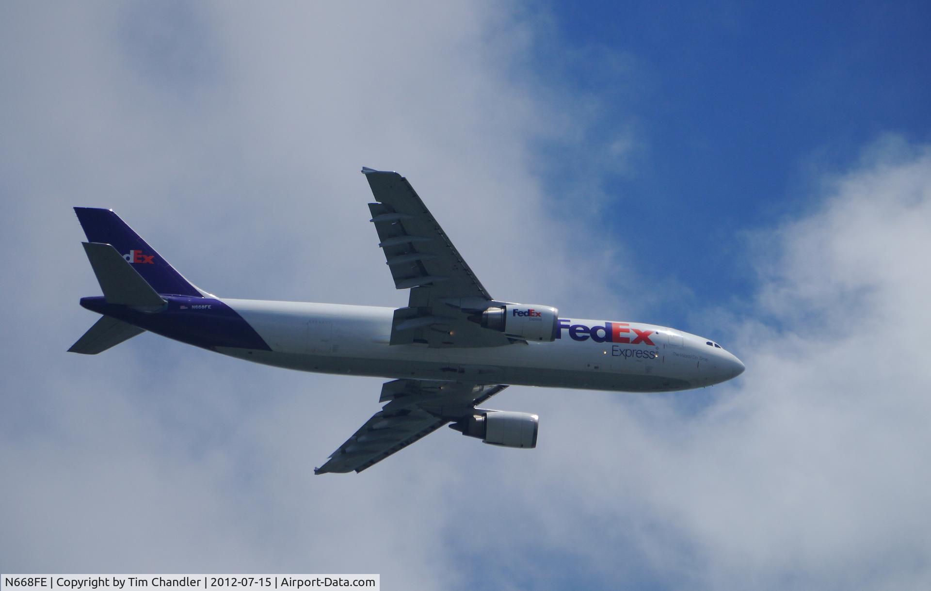 N668FE, 1996 Airbus A300F4-605R C/N 772, Coming in from the north to land at KMEM
