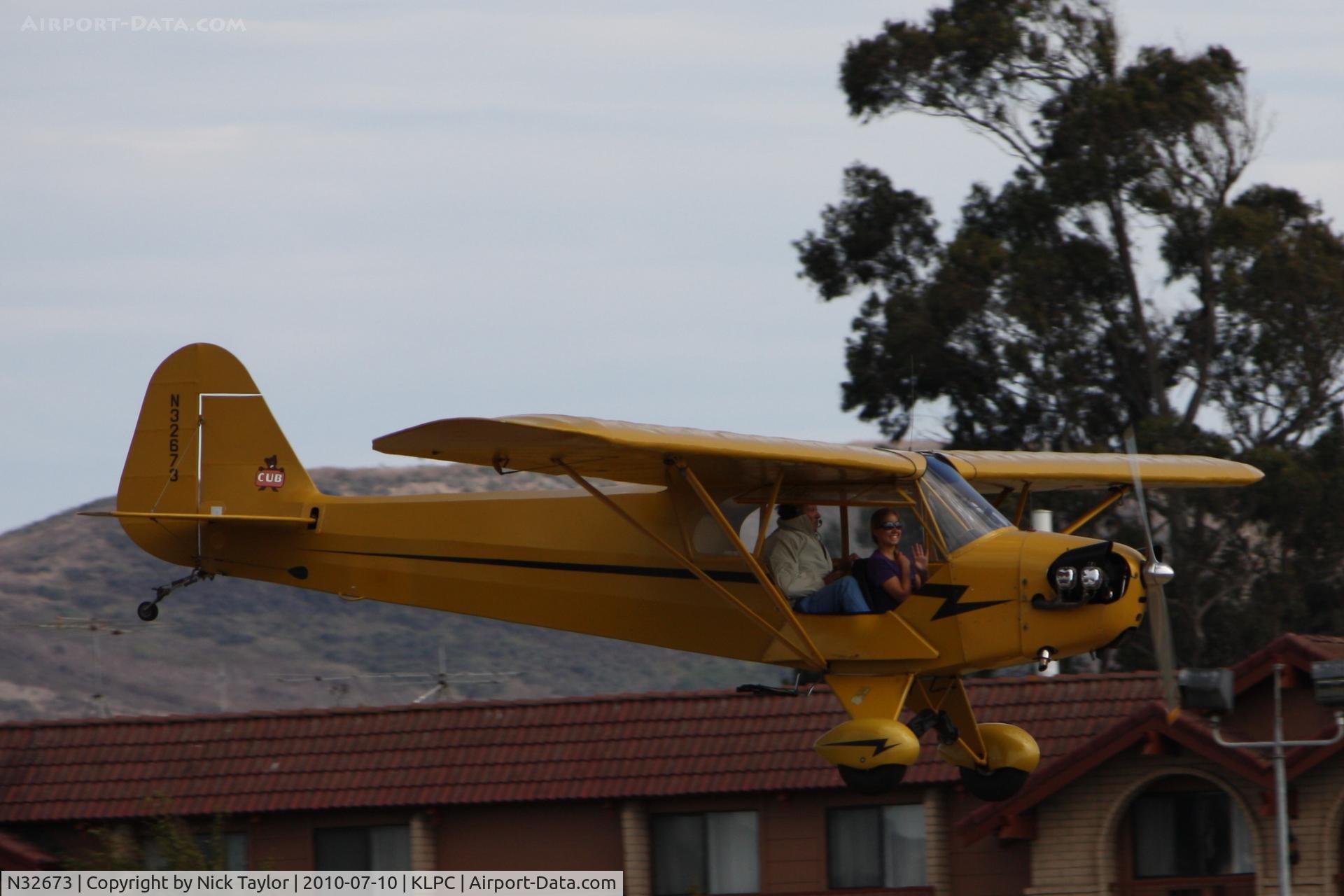 N32673, 1940 Piper J3C-65S Cub C/N 5532, Lompoc Piper Cub fly in 2010