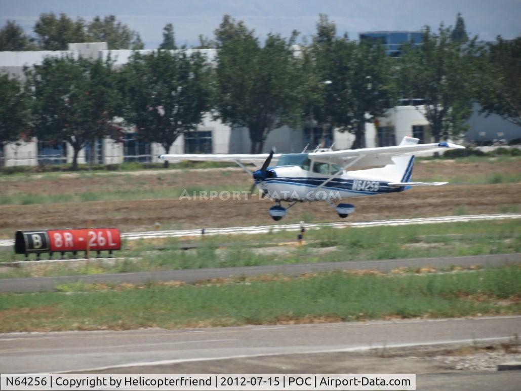 N64256, 1975 Cessna 172M C/N 17265129, Touching down on a gusty day