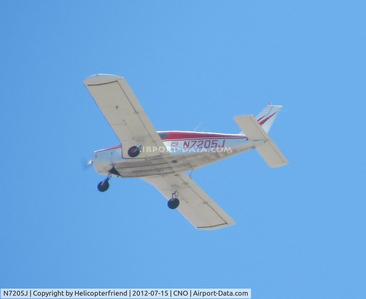 N7205J, 1968 Piper PA-28-140 C/N 28-24537, Flying over