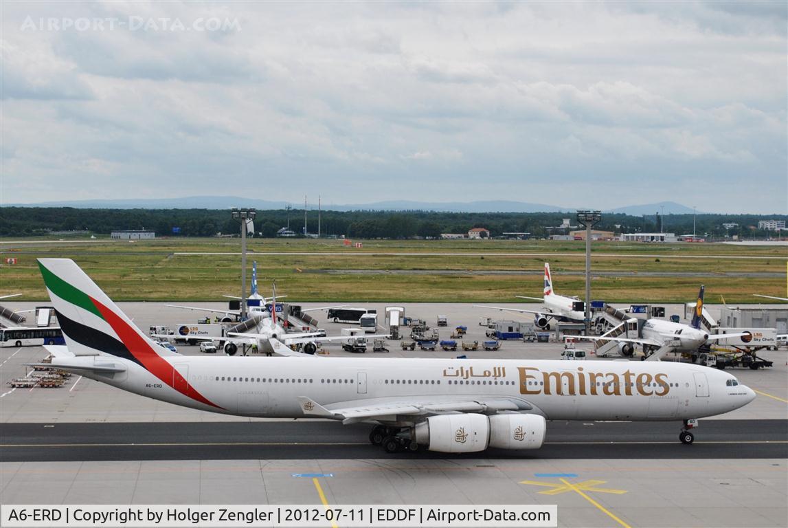 A6-ERD, Airbus A340-541 C/N 520, Taxiing to rwy 25C....