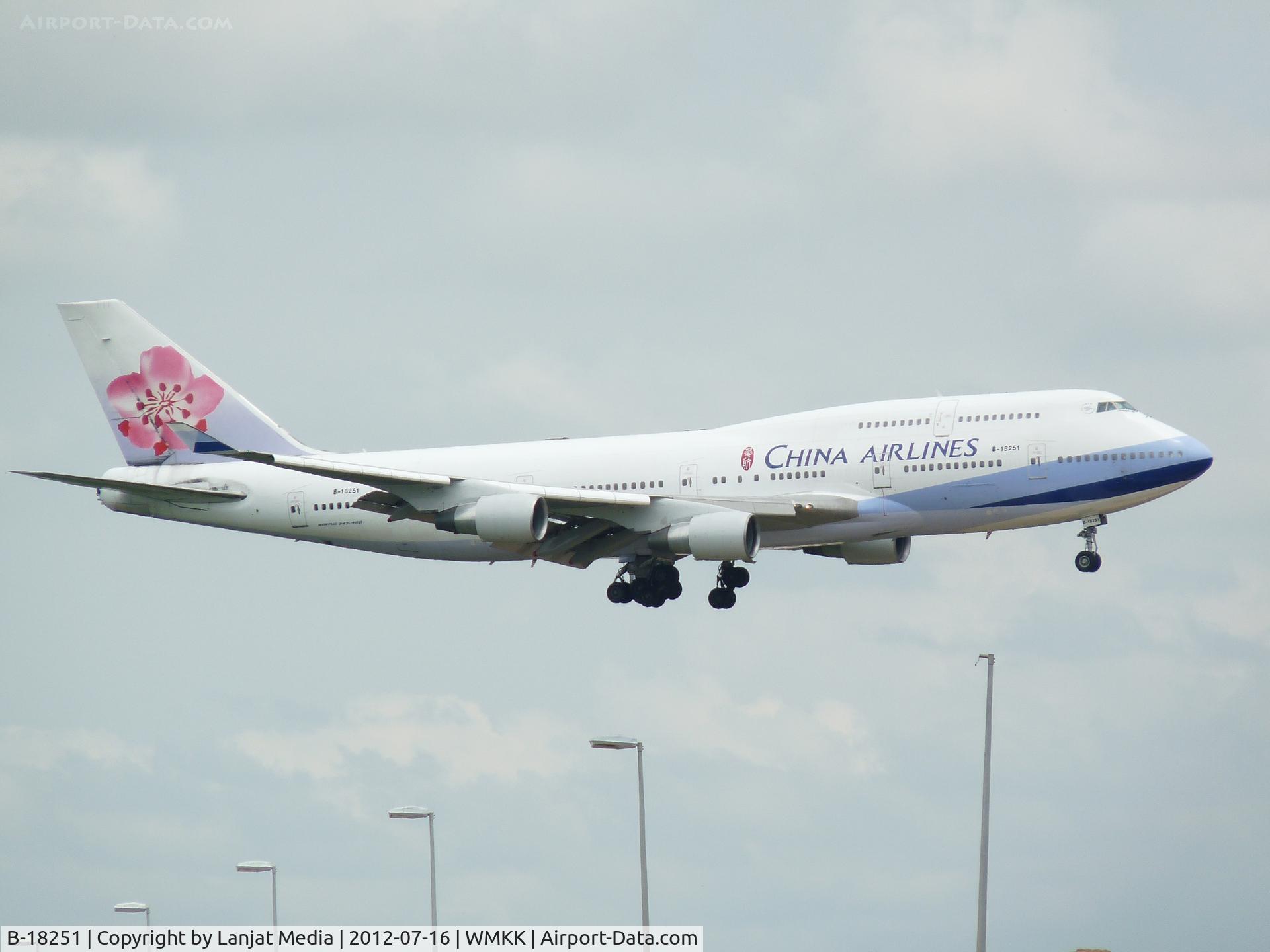 B-18251, 1995 Boeing 747-406 C/N 27965, Afternoon