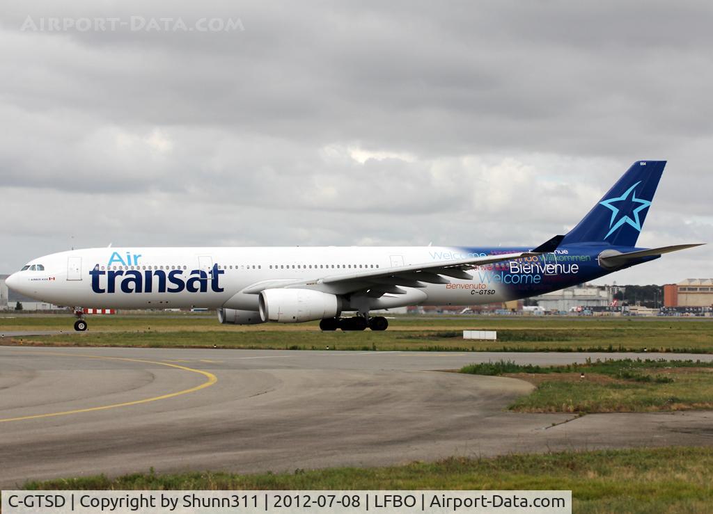 C-GTSD, 2001 Airbus A330-343X C/N 407, Taxiing holding point rwy 32R for departure... New c/s