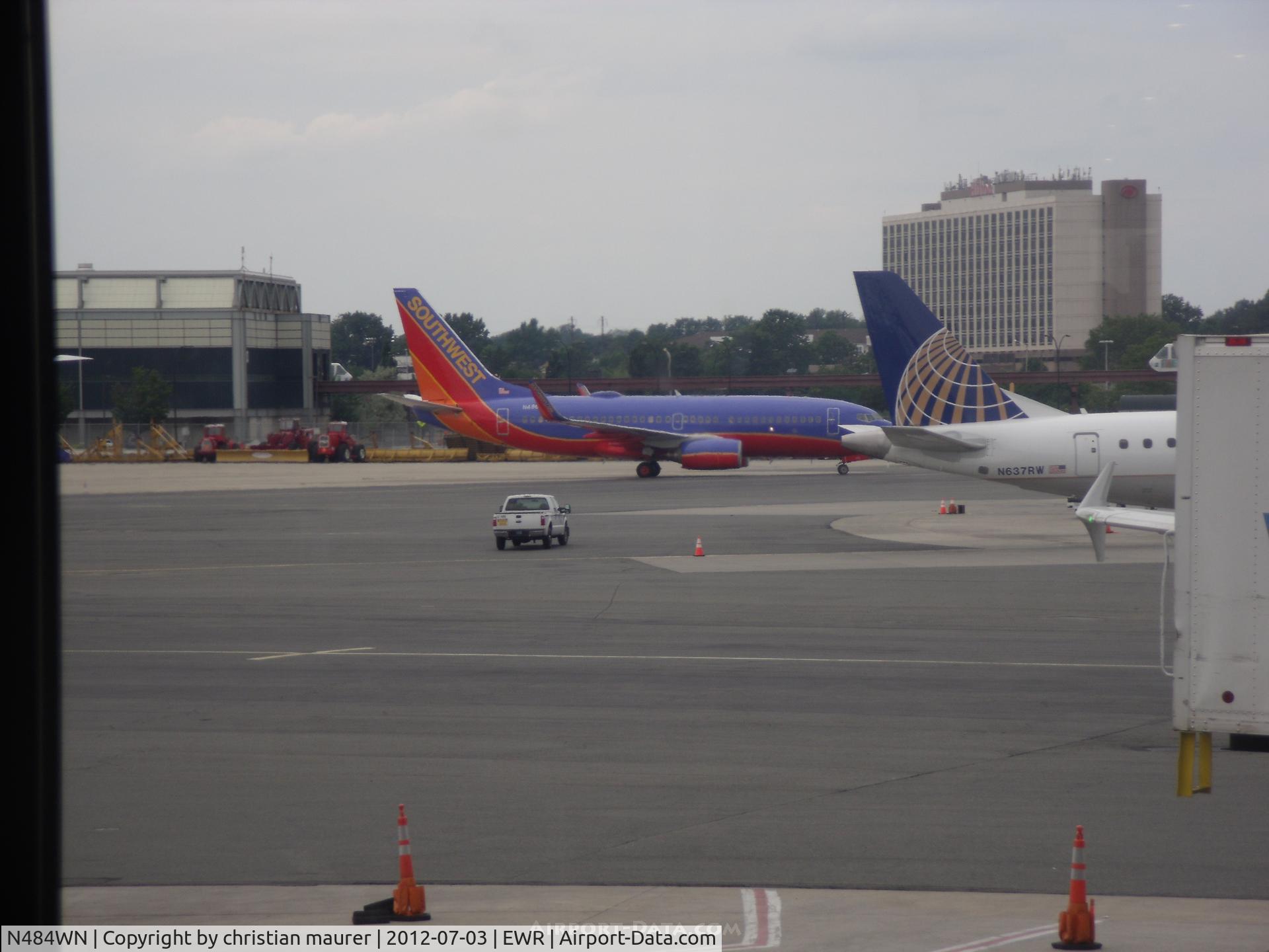 N484WN, 2004 Boeing 737-7H4 C/N 33841, 737-700