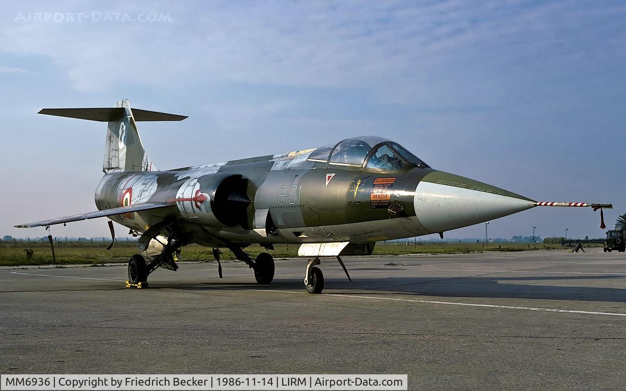 MM6936, Aeritalia F-104S-ASA-M Starfighter C/N 1236, flightline at Grazzanise AB