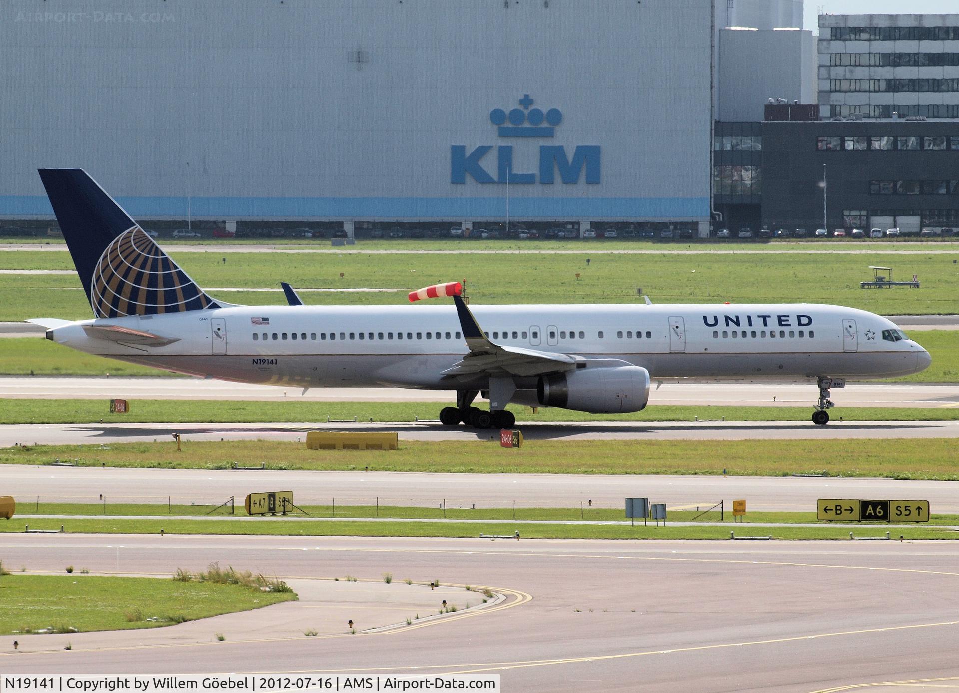 N19141, 2000 Boeing 757-224 C/N 30354, Taxi to runway 24 of Schiphol Airport