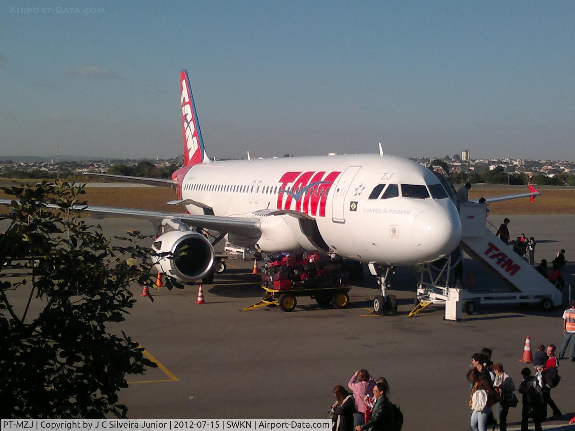 PT-MZJ, 2000 Airbus A320-232 C/N 1251, In 