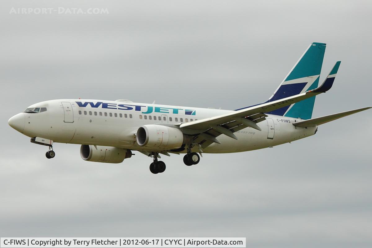 C-FIWS, 2001 Boeing 737-76N C/N 32404, at Calgary