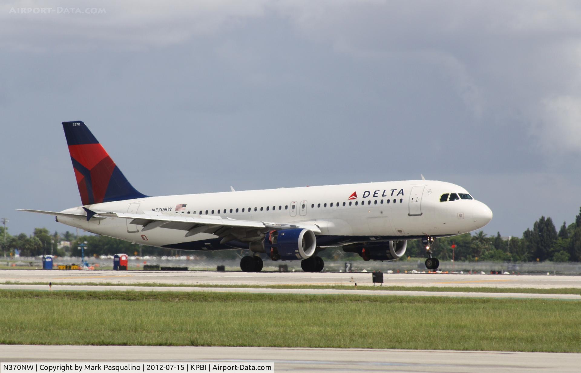 N370NW, 1999 Airbus A320-212 C/N 1037, Airbus A320