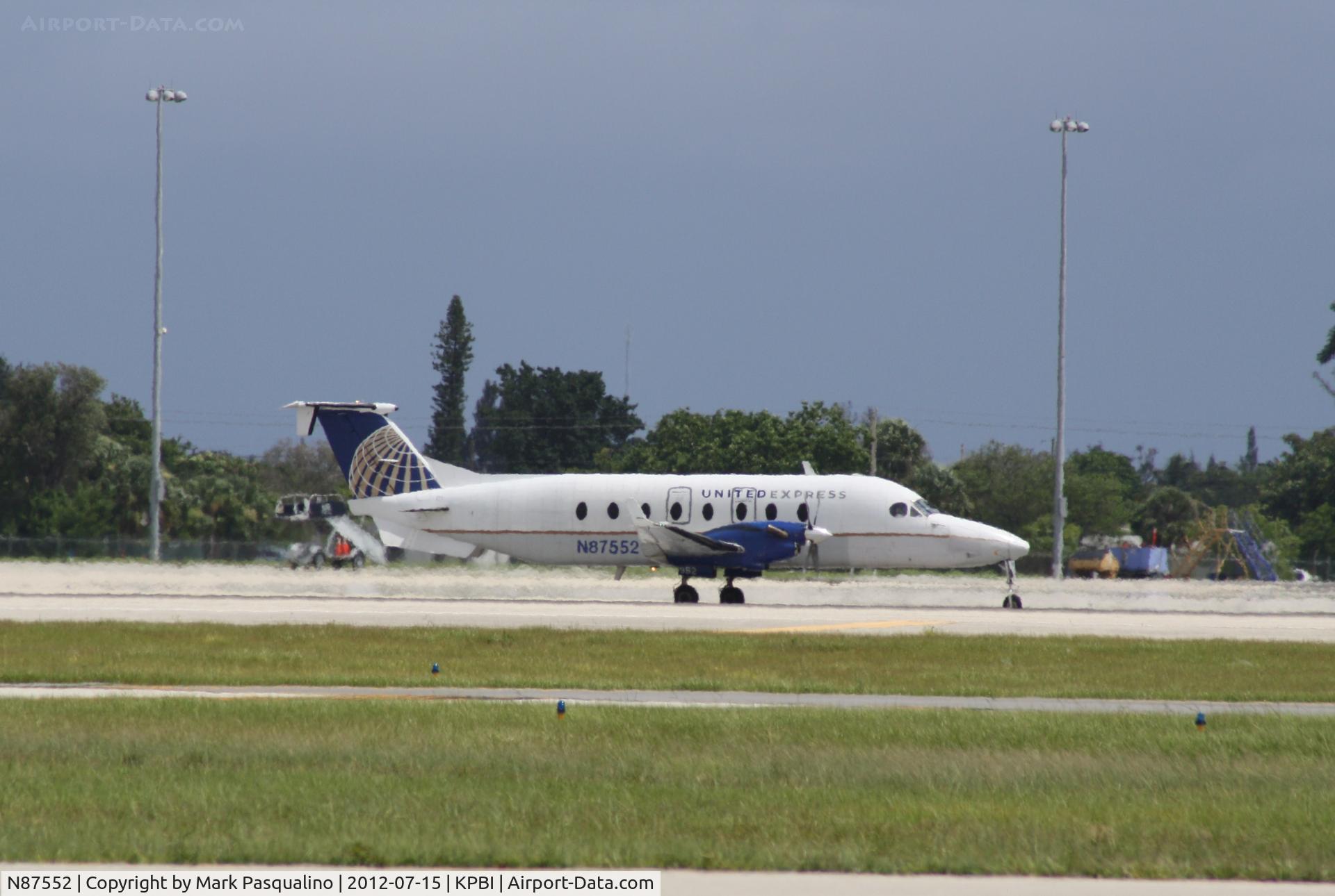 N87552, 1996 Raytheon Aircraft Company 1900D C/N UE-216, Beech 1900D