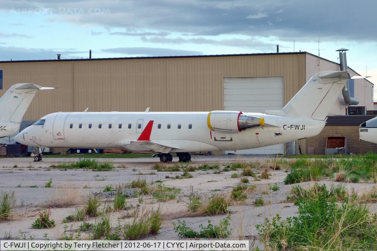 C-FWJI, 1995 Canadair CRJ-100ER (CL-600-2B19) C/N 7096, at Calgary