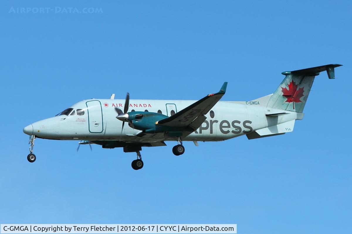 C-GMGA, 1998 Beech 1900D C/N UE-315, at Calgary