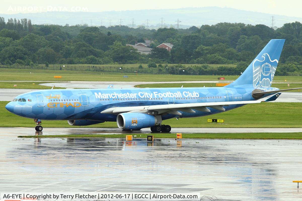 A6-EYE, 2005 Airbus A330-243 C/N 688, Ethiad A330 in 'Manchester City' Football club colors