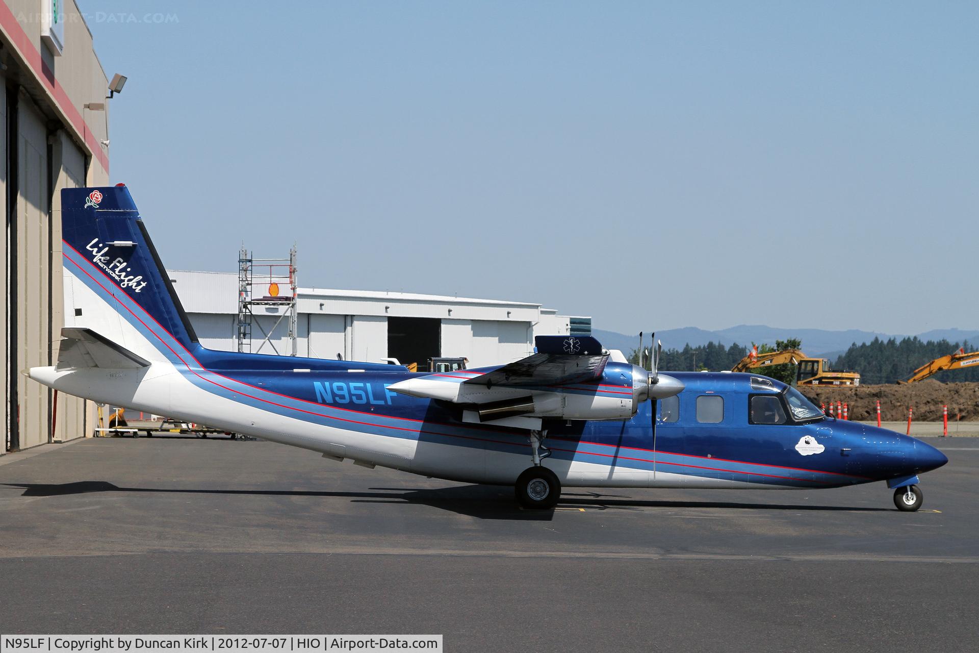 N95LF, 1975 Rockwell 690A Turbo Commander Turbo Commander C/N 11290, Gorgeous colors!!