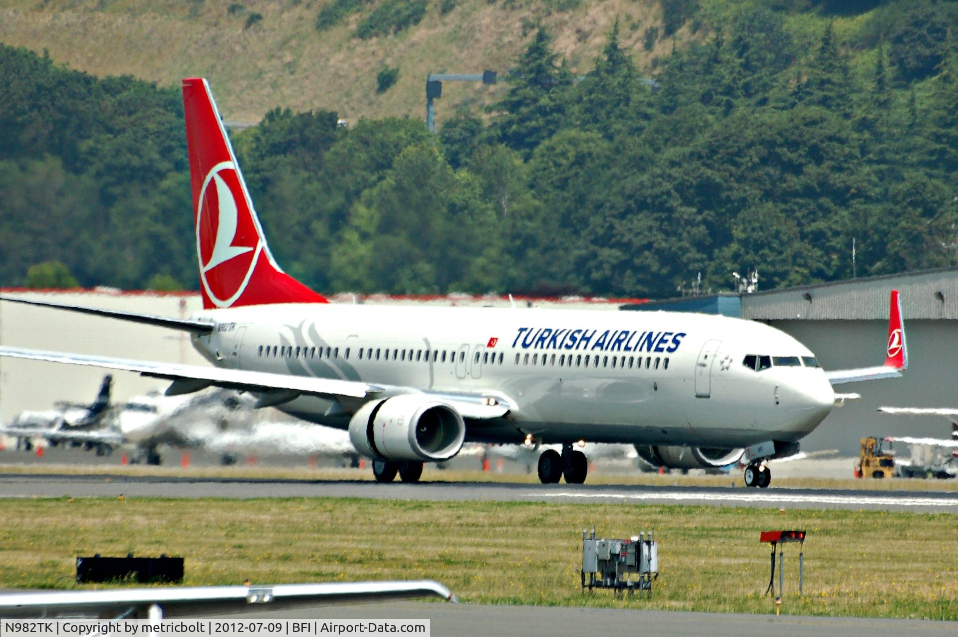 N982TK, 2012 Boeing 737-9F2/ER C/N 40982, Landing at BFI