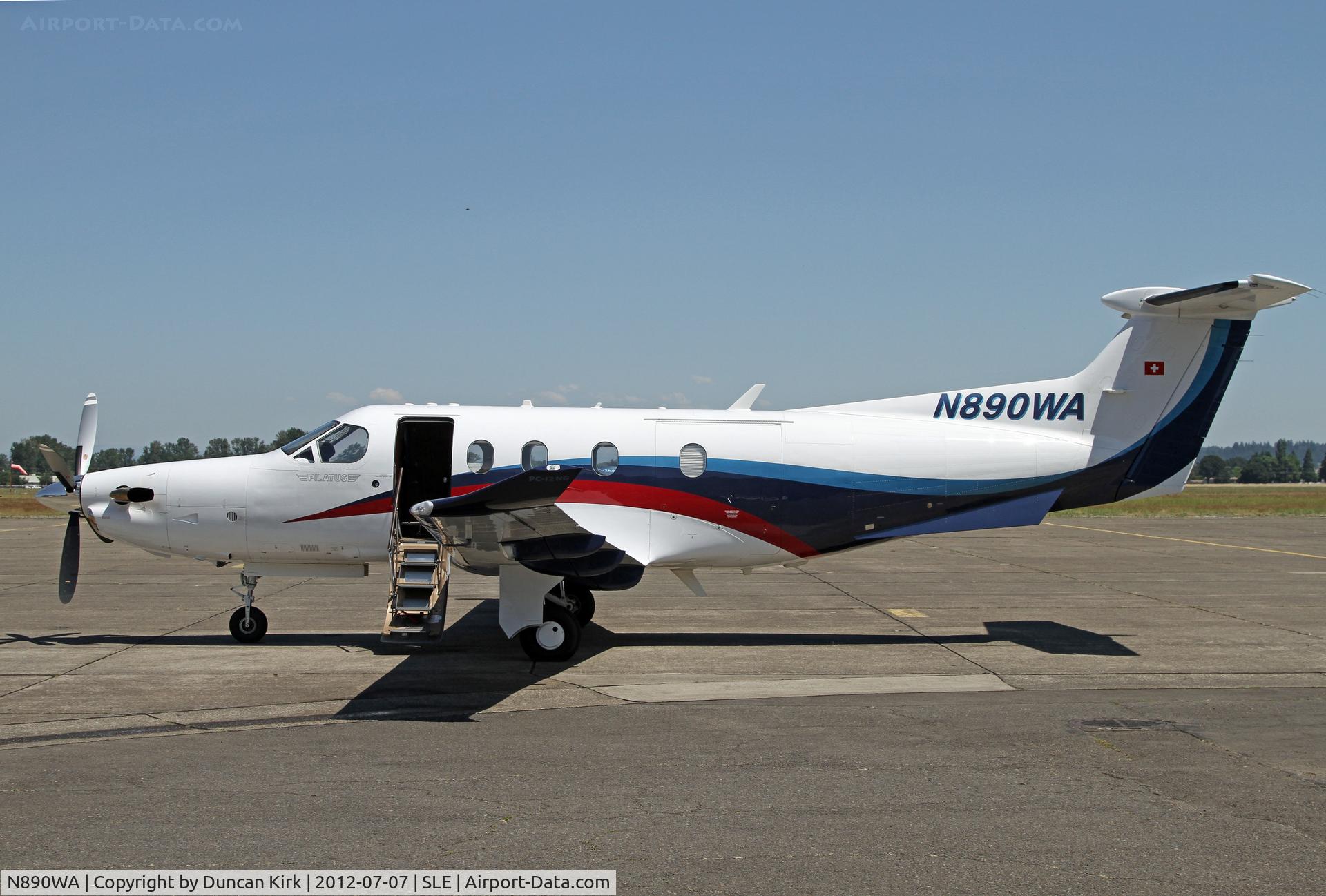 N890WA, 2009 Pilatus PC-12/47E C/N 1189, Dropping a client off at Salem