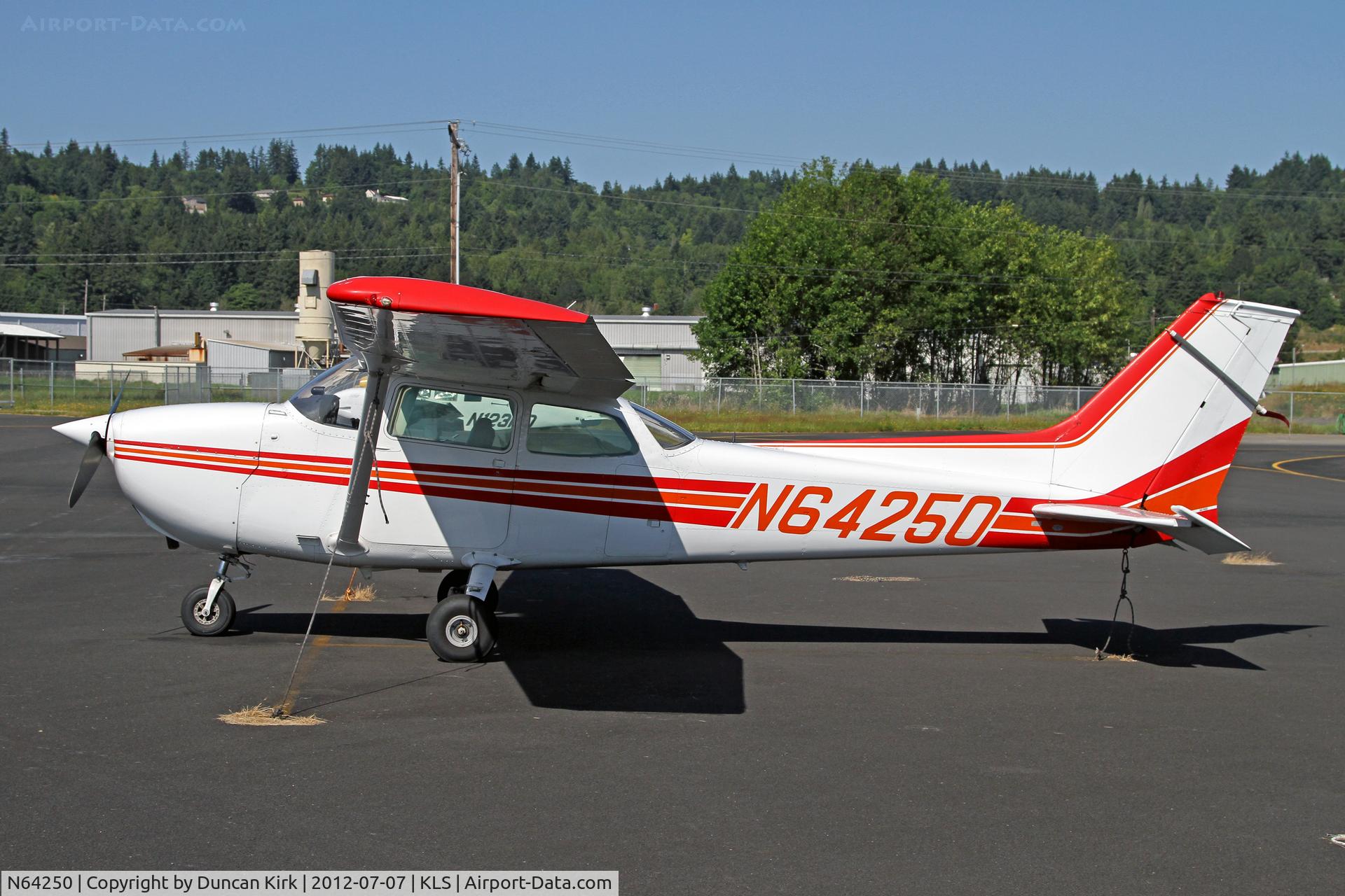 N64250, 1975 Cessna 172M C/N 17265124, One of only six aircraft on the large ramps at Kelso