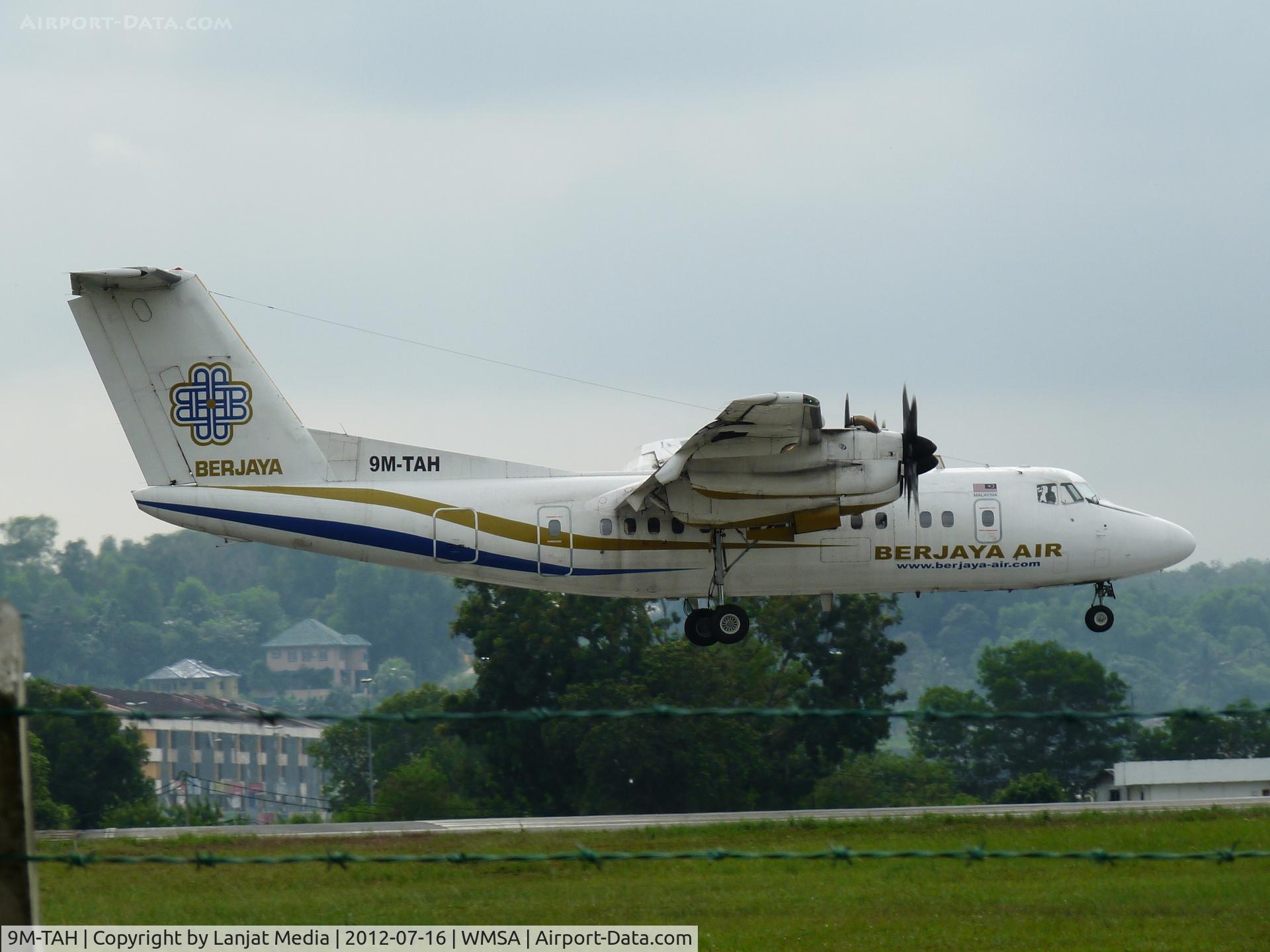 9M-TAH, 1987 De Havilland Canada DHC-7-110 Dash 7 C/N 109, Arrival
