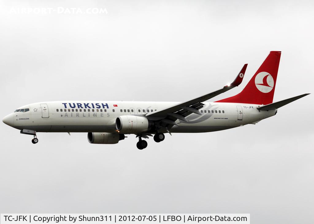 TC-JFK, 1999 Boeing 737-8F2 C/N 29773, Landing rwy 32R