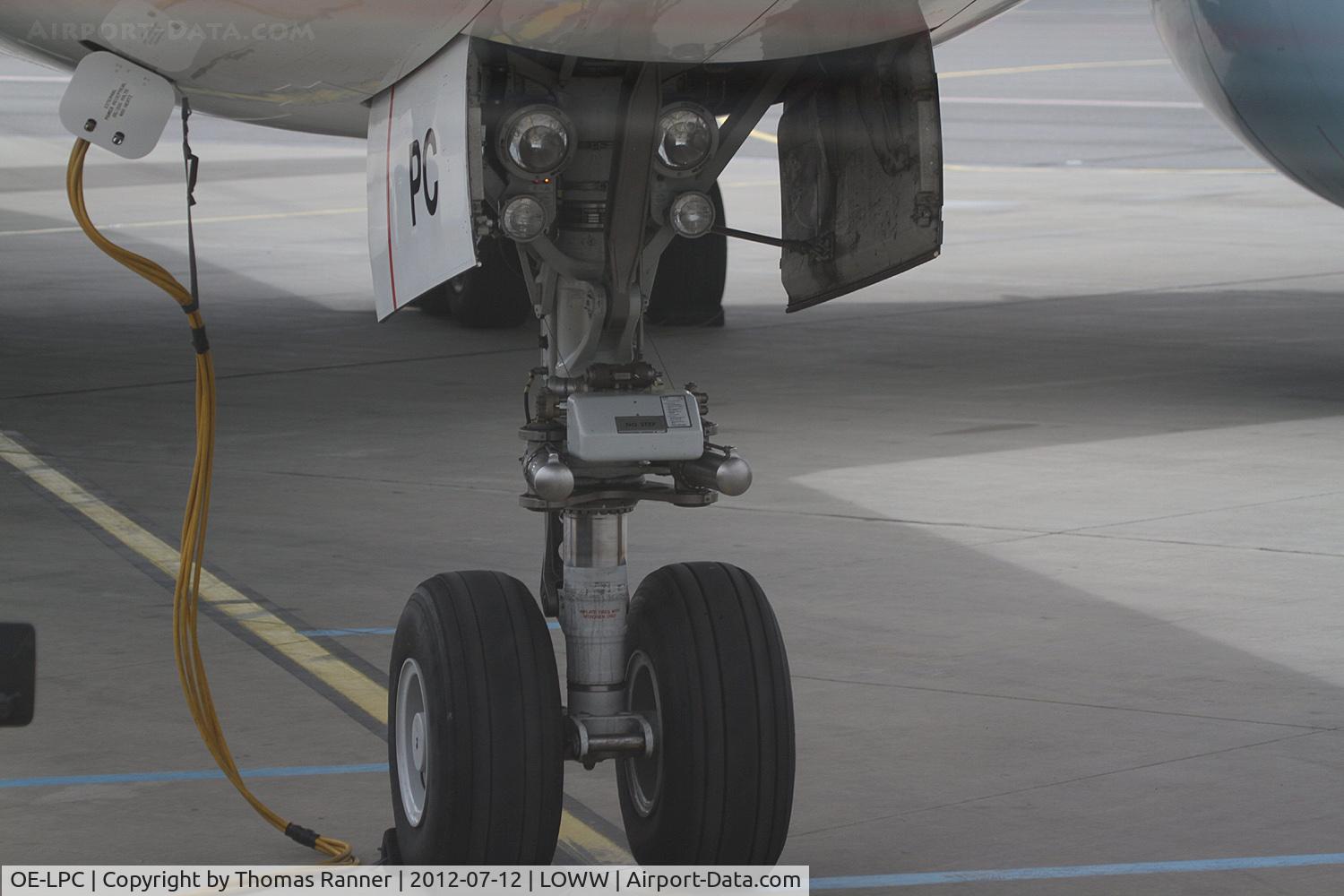 OE-LPC, 2002 Boeing 777-2Z9/ER C/N 29313, Austrian Airlines Boeing 777