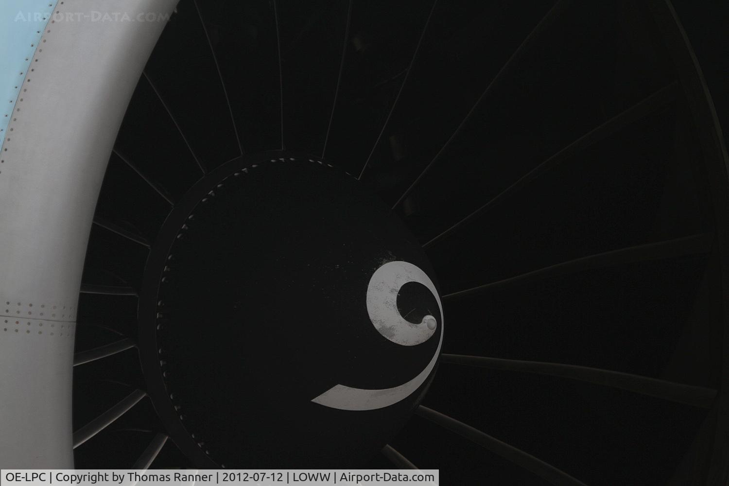 OE-LPC, 2002 Boeing 777-2Z9/ER C/N 29313, Austrian Airlines Boeing 777