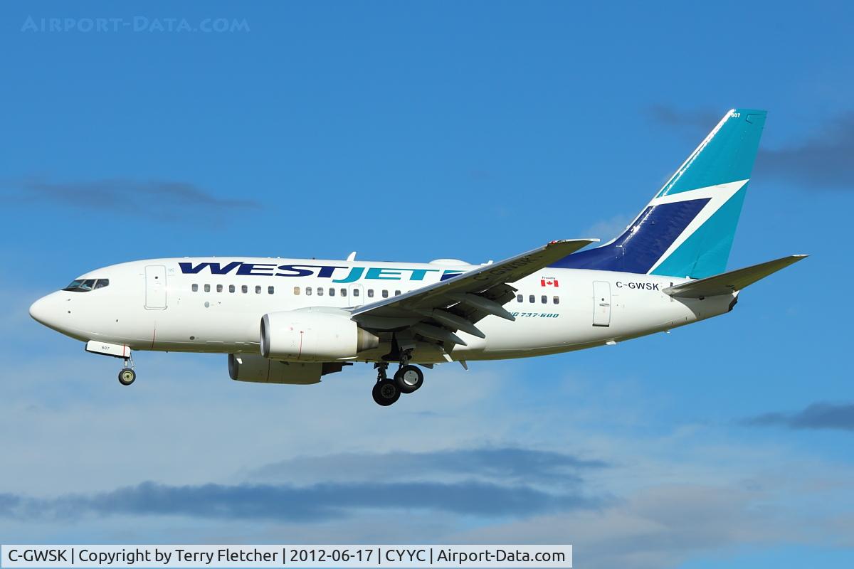 C-GWSK, 2006 Boeing 737-6CT C/N 34287, at Calgary