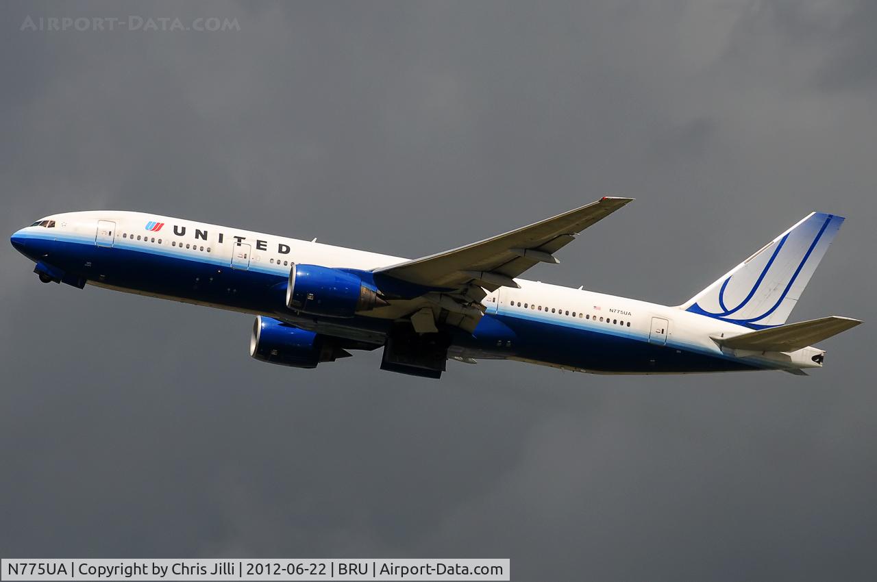 N775UA, 1995 Boeing 777-222 C/N 26947, United Airlines