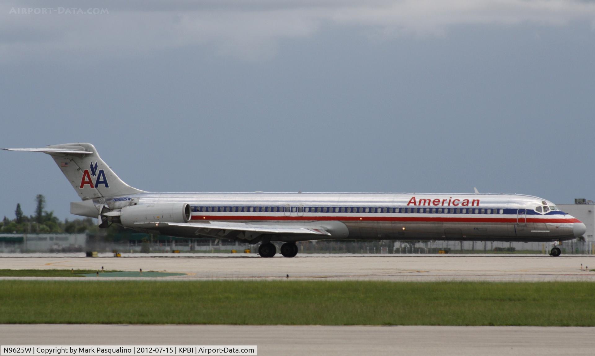 N9625W, 1998 McDonnell Douglas MD-83 (DC-9-83) C/N 53595, MD-83