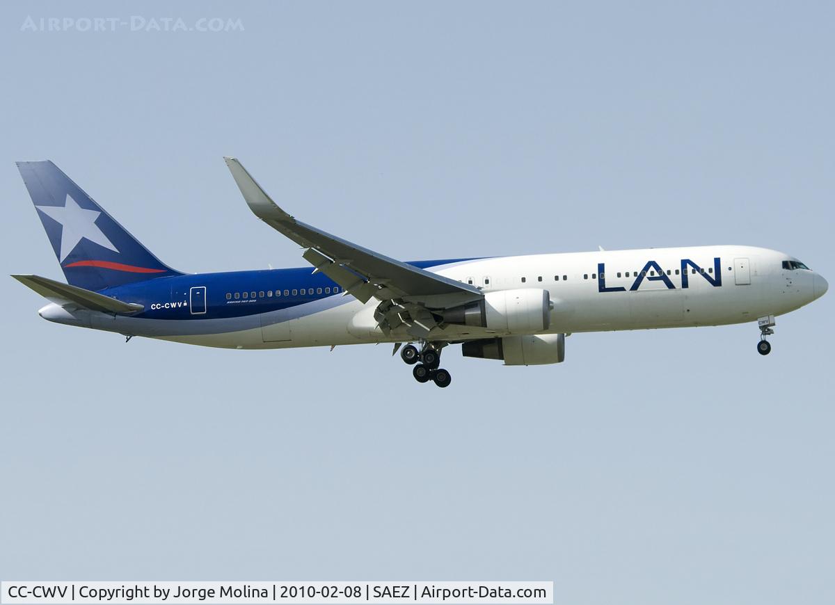 CC-CWV, 2007 Boeing 767-316/ER C/N 35230, On final to RWY 29.