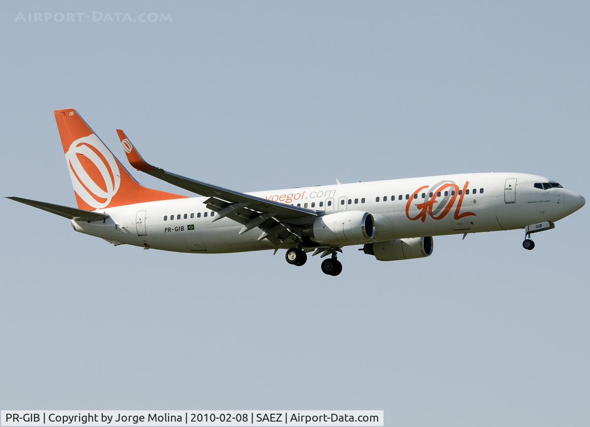 PR-GIB, 2001 Boeing 737-83N C/N 32348, On final to RWY 29.
