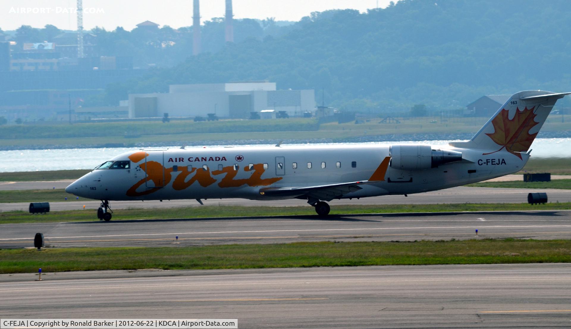 C-FEJA, 2004 Bombardier CRJ-200ER (CL-600-2B19) C/N 7983, Takeoff DCA