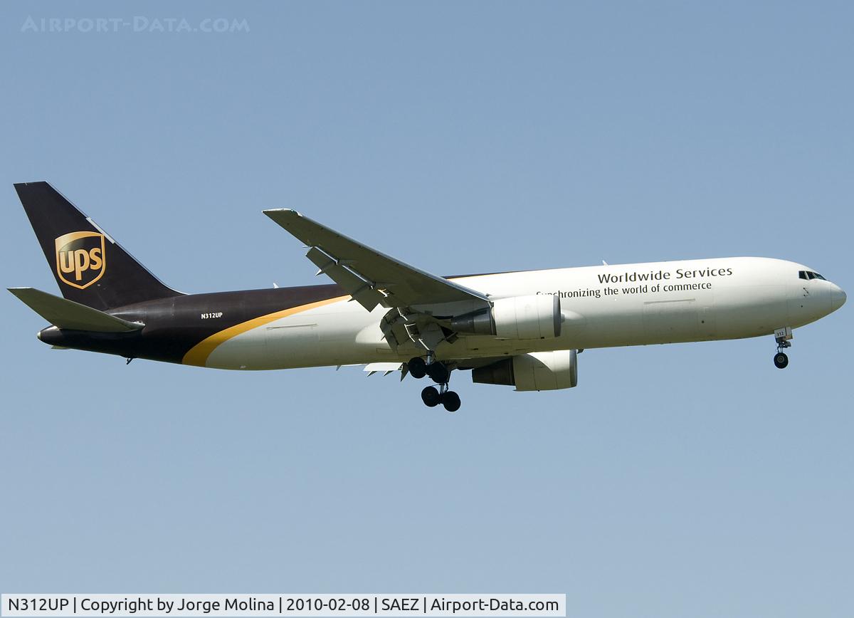 N312UP, 1996 Boeing 767-34AF C/N 27763, On final to RWY 29.