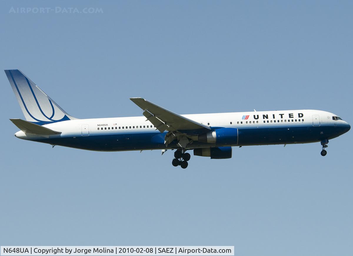 N648UA, 1992 Boeing 767-322ER C/N 25285, On final to RWY 29.