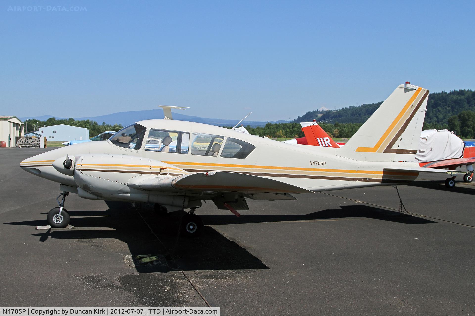 N4705P, 1960 Piper PA-23-250 C/N 27-233, Pretty old Aztec