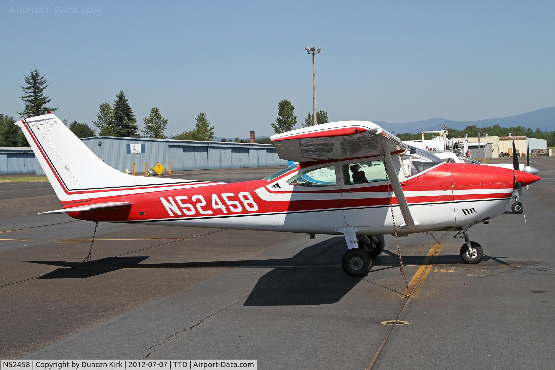 N52458, 1973 Cessna 182P Skylane C/N 18262623, Seen on a brief flying visit to Troutdale
