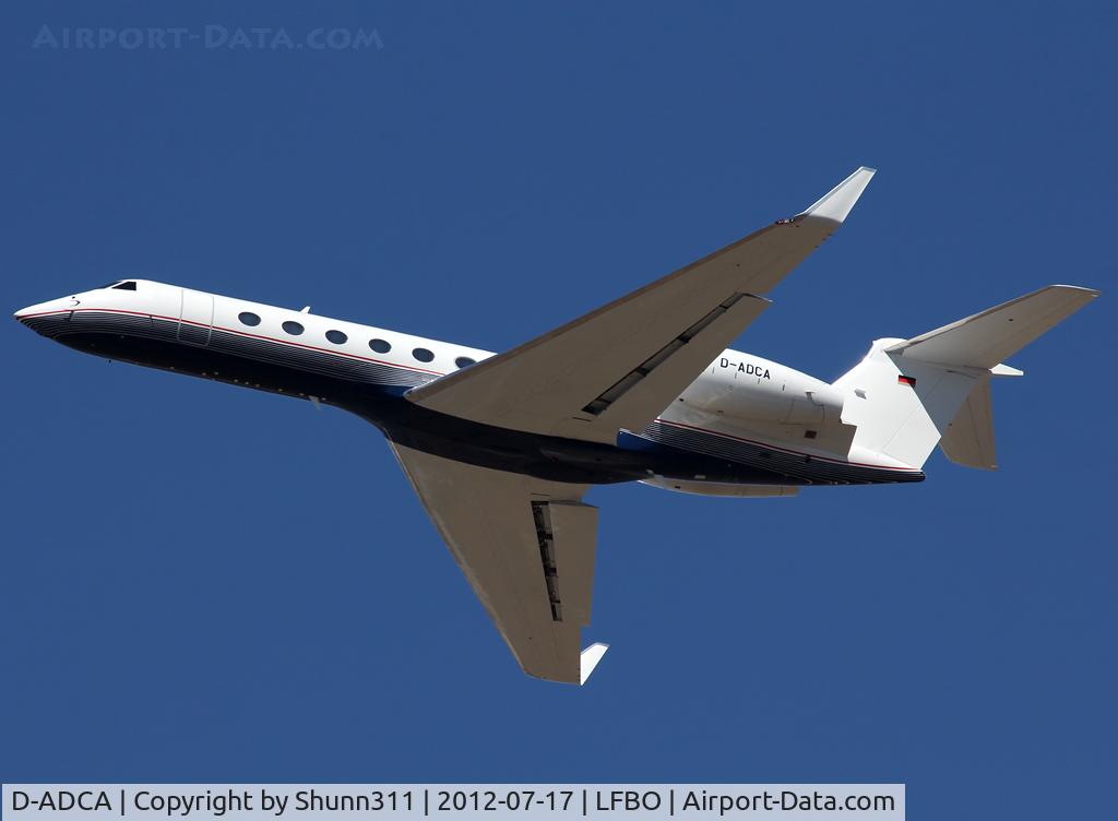 D-ADCA, 2006 Gulfstream Aerospace GV-SP (G550) C/N 5114, Taking off from rwy 32L