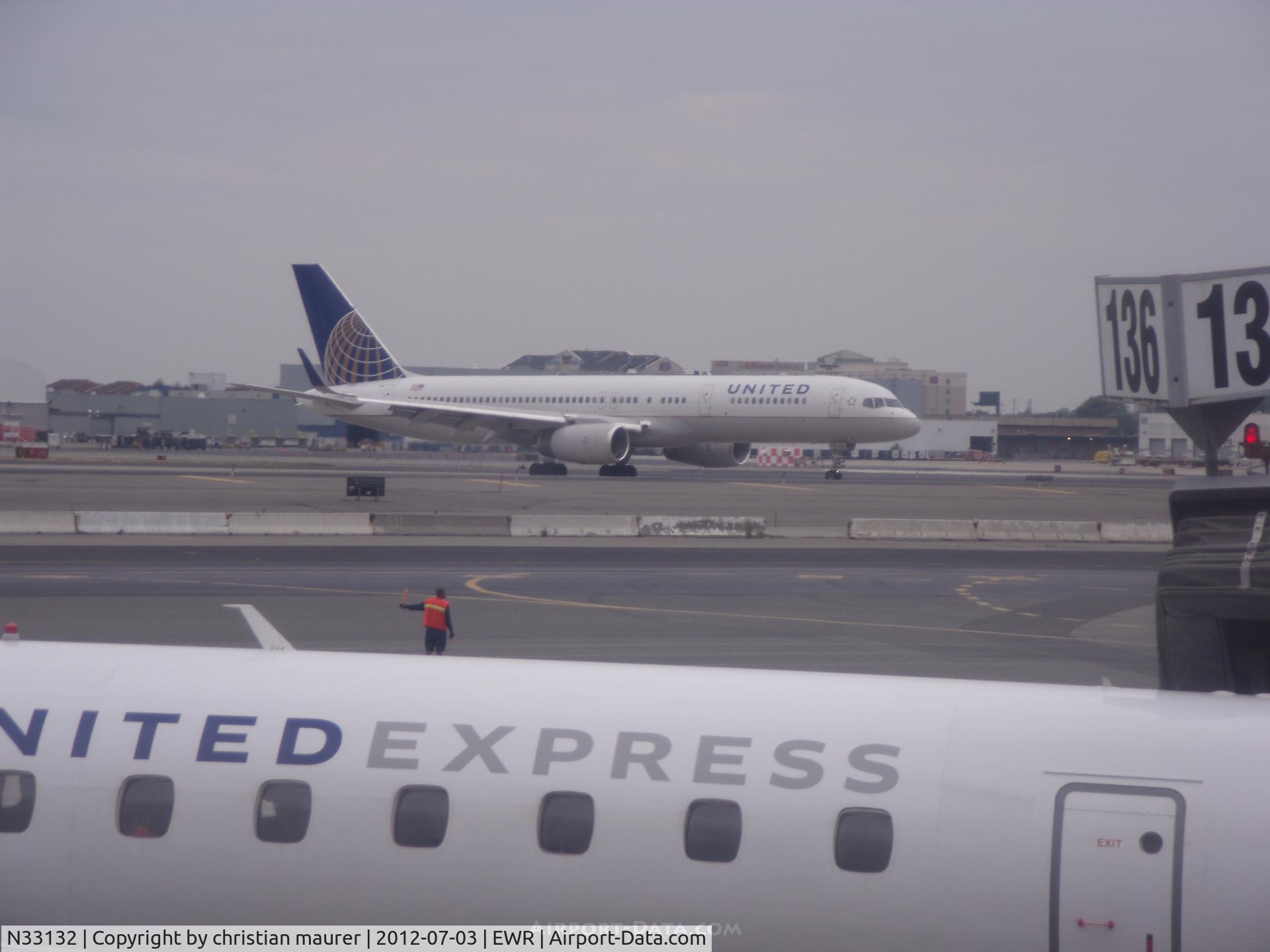 N33132, 1998 Boeing 757-224 C/N 29281, boeing 757