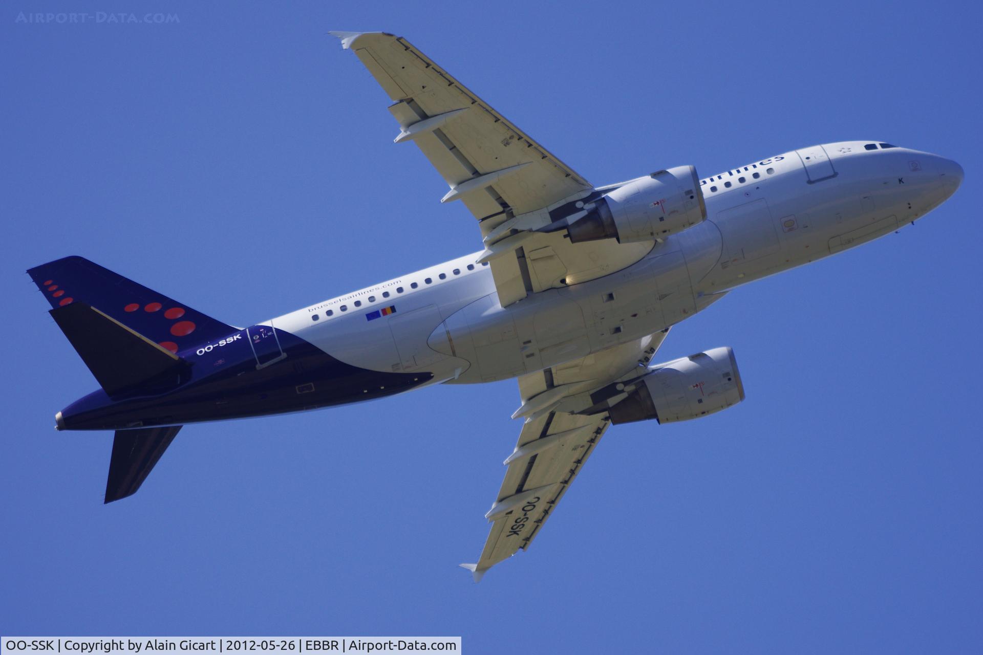 OO-SSK, 2000 Airbus A319-112 C/N 1336, Take off