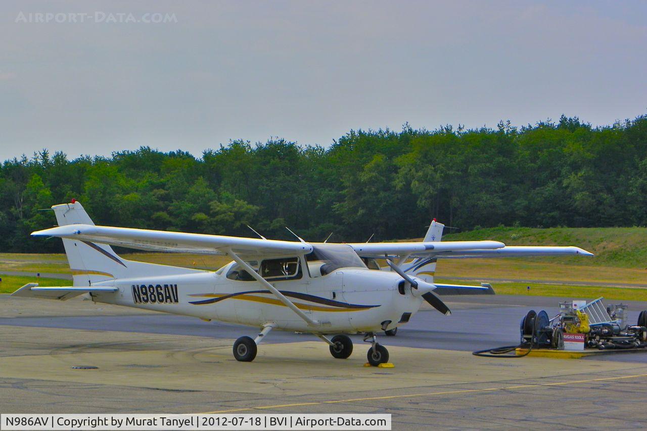 N986AV, 1998 Cessna 172R C/N 17280580, Parked at BVI