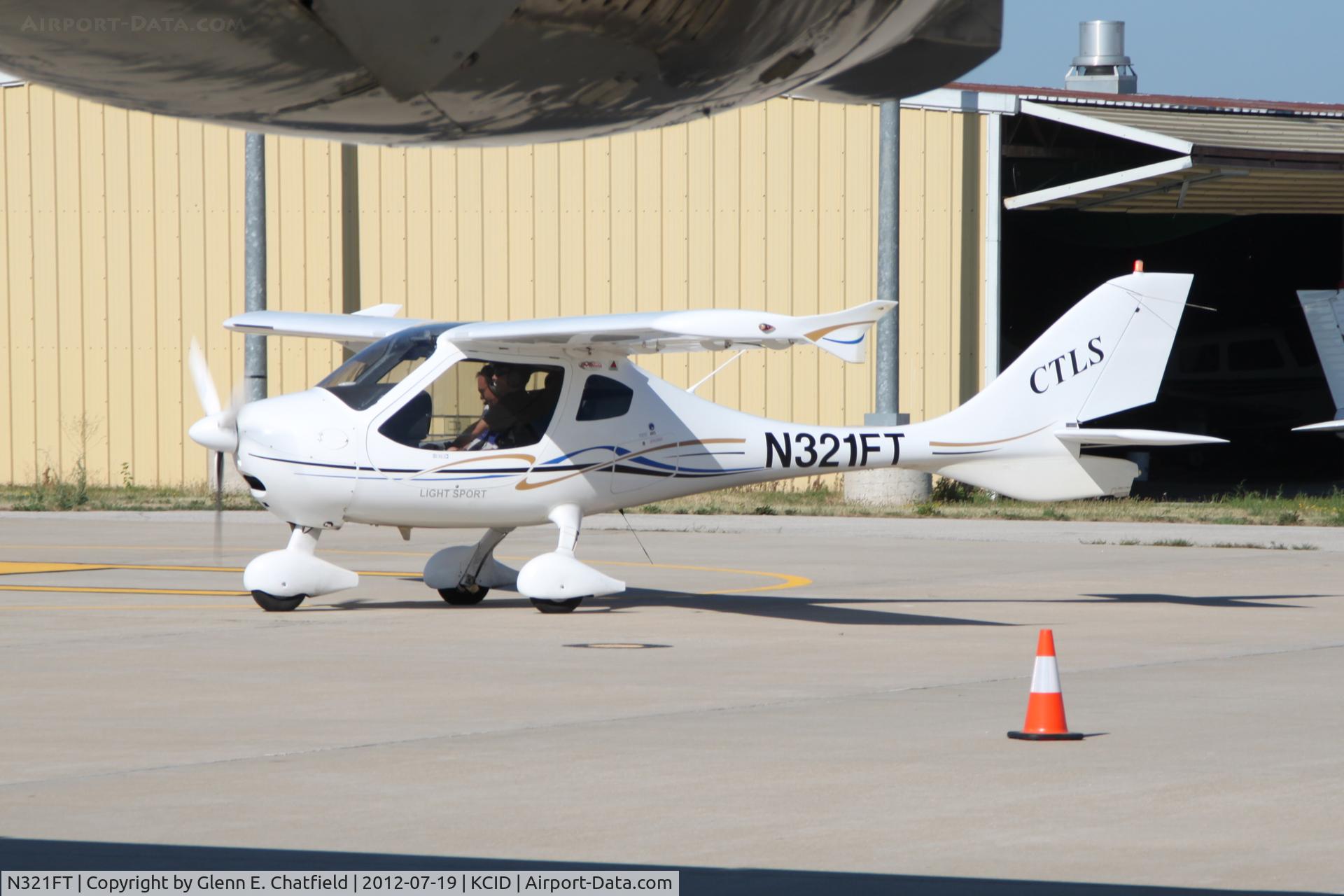 N321FT, Flight Design CTLS C/N F-08-11-22, Taxiing on the PS Air Ramp.