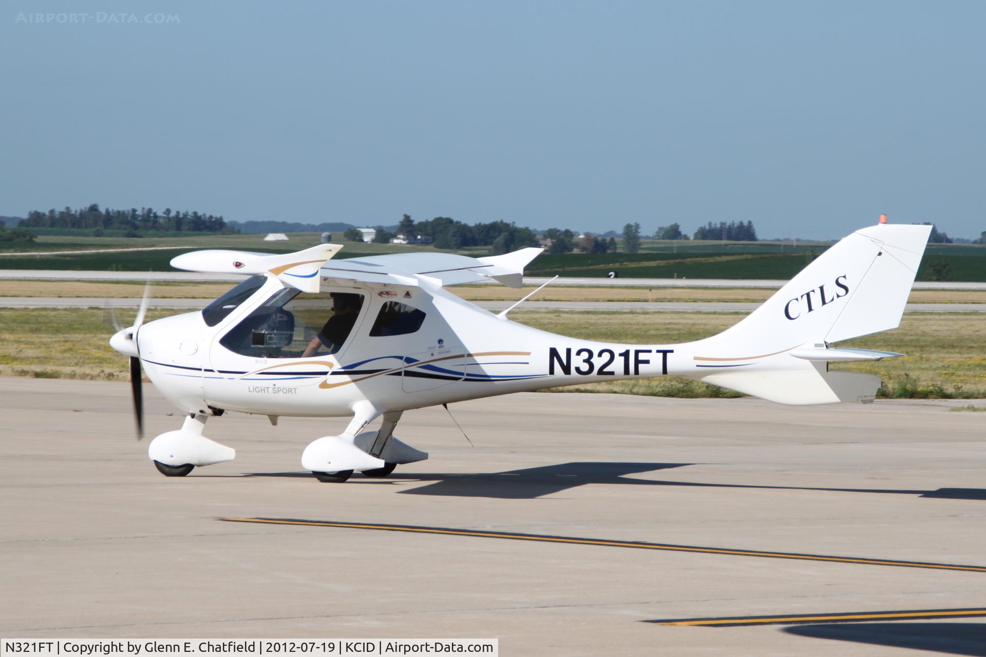 N321FT, Flight Design CTLS C/N F-08-11-22, Taxiing on the PS Air Ramp.