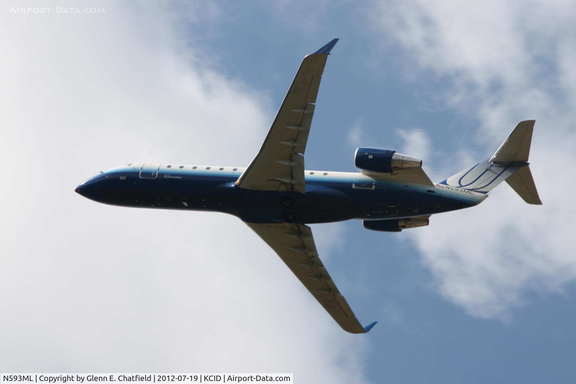 N593ML, 2001 Bombardier CRJ-200ER (CL-600-2B19) C/N 7465, Departing  Runway 27