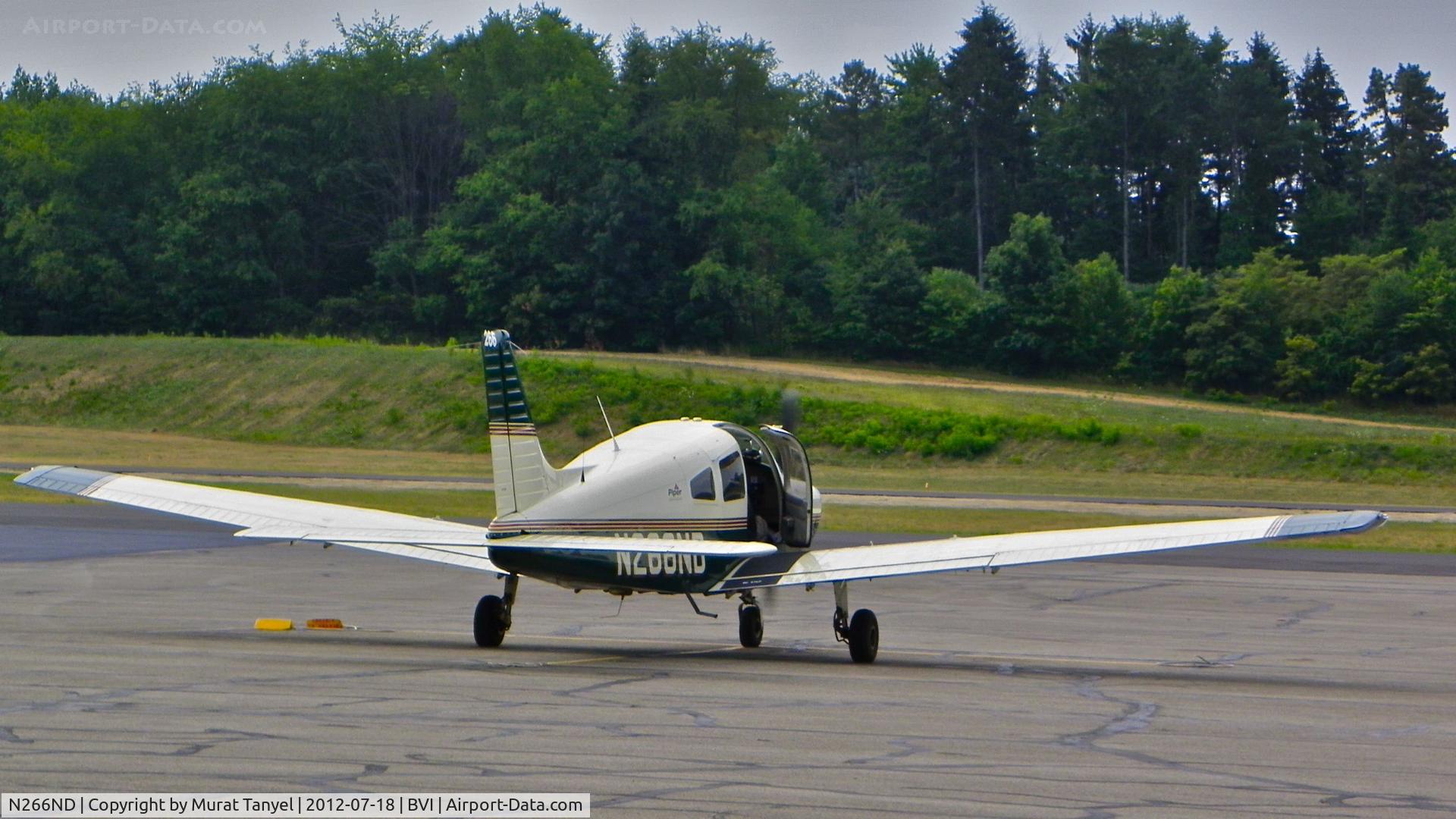 N266ND, 2000 Piper PA-28-161 C/N 2842066, Taxiing with its door open at BVI
